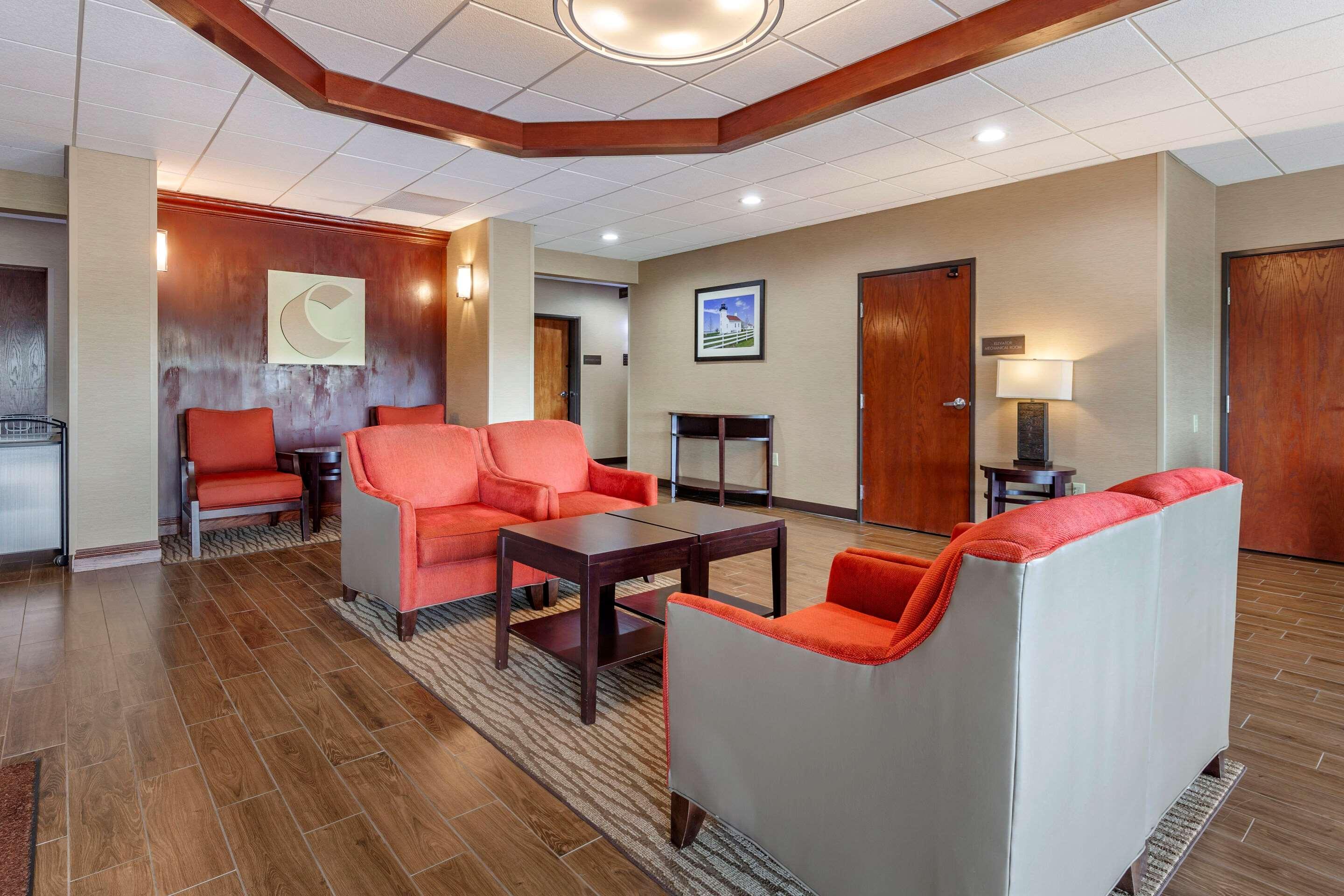 Comfort Suites Escanaba Exteriör bild